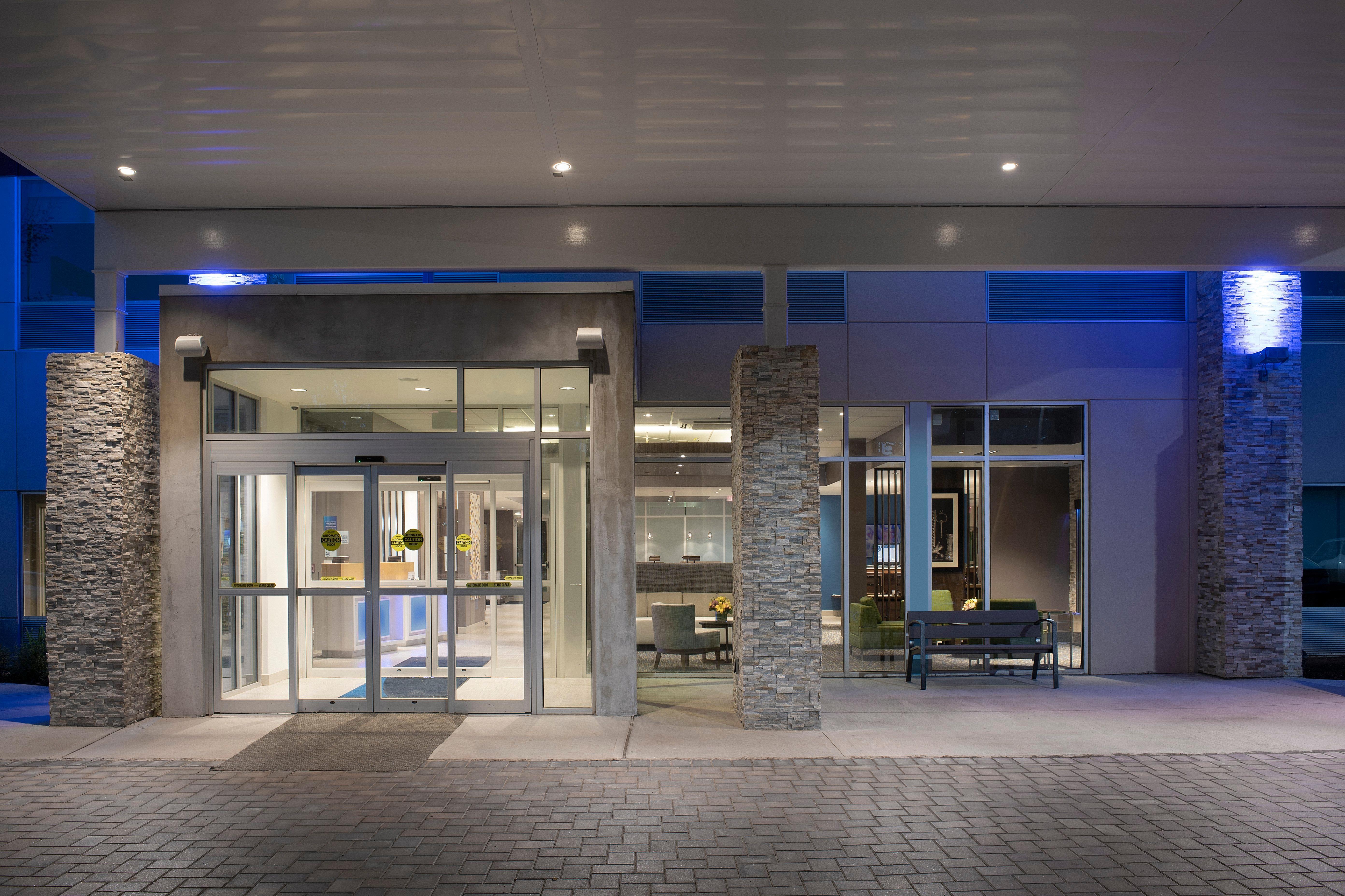 Holiday Inn Express & Suites - North Brunswick By Ihg Exterior foto